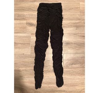 Pretty Little Thing Ruched Black Leggings